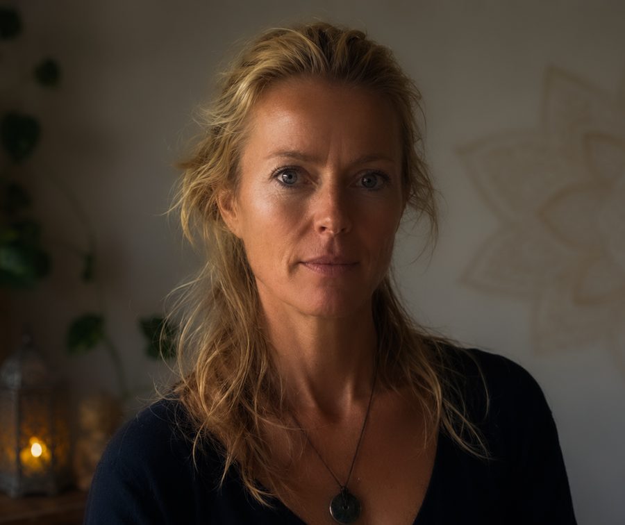 Portret van Hester Madelon, docent van Yogastudio Nirvighnam